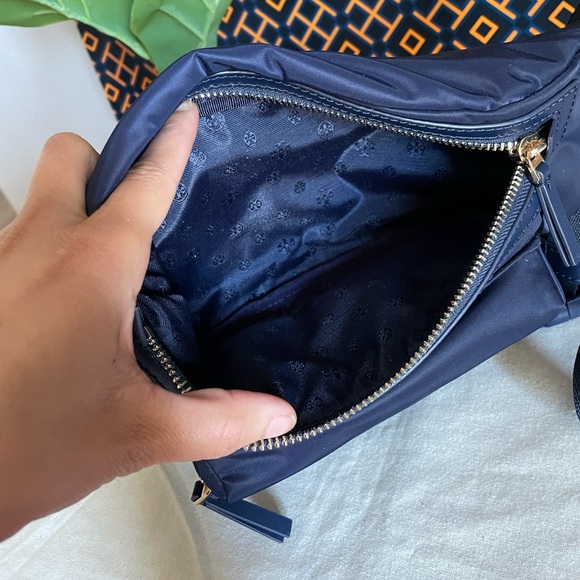 New✨ authentic tory burch nylon belt bag (navy) - Picture 7 of 13